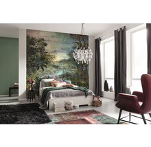 Schlafzimmer mit Fototapete Dschungel, Bett, Sessel und Vorhängen