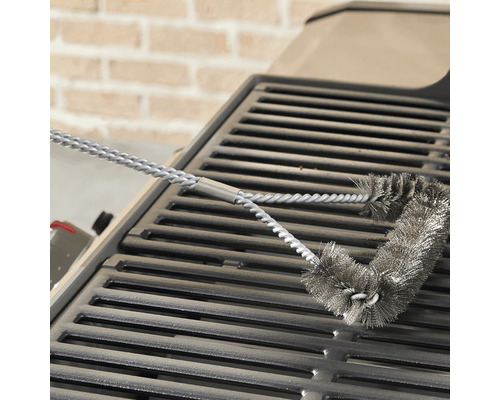 Grillbürste mit Metallborsten zum Reinigen eines Grillrosts