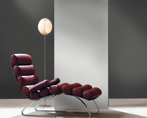 Chaise longue avec rembourrage à rouleaux et lampadaire