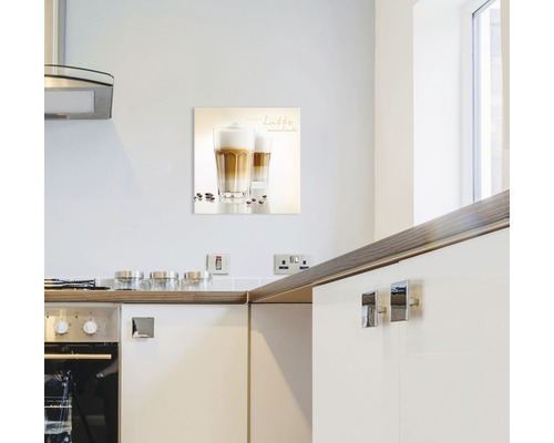 Décoration avec une image de latte macchiato dans une cuisine