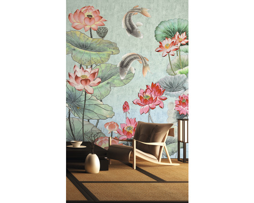 Intérieur avec papier peint à motifs de fleurs de lotus et de carpes