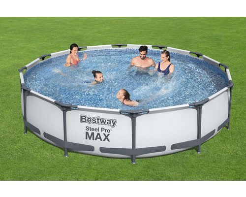 Bestway Steel Pro MAX Frame Pool mit badenden Personen im Garten