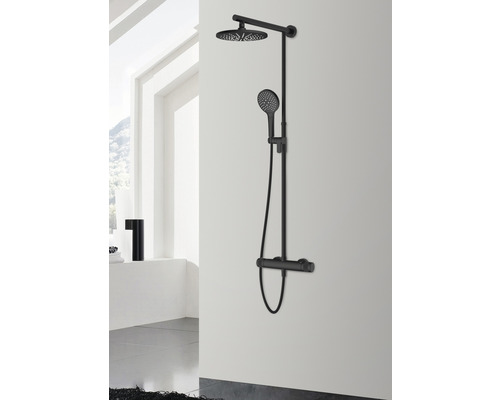 Duschsystem mit Kopf- und Handbrause im Badezimmer