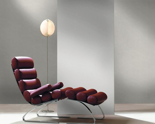 Fauteuil lounge avec cadre chromé et lampadaire