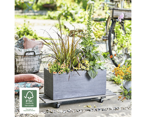 Jardinière en bois plantée sur roulettes avec label FSC