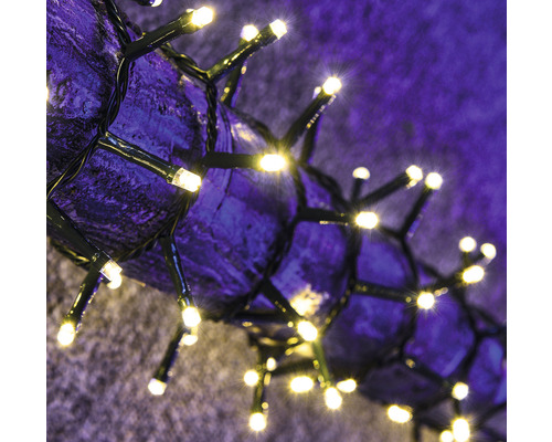 Lichterkette mit LED-Leuchten um einen Gegenstand gewickelt