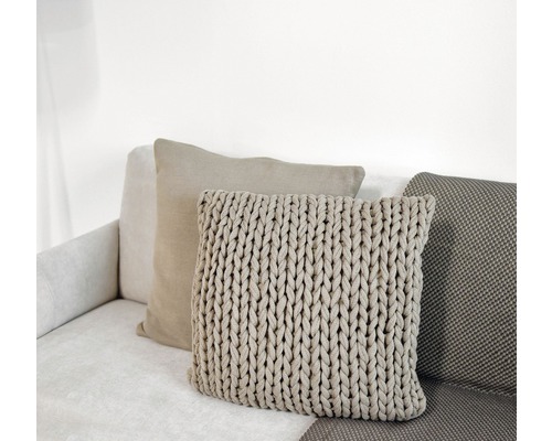 Coussins décoratifs sur un canapé