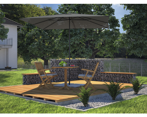 Terrasse avec mobilier de jardin, parasol et mur de gabions dans le jardin