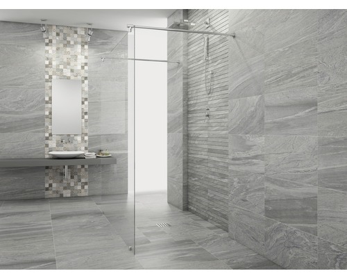 Helles Badezimmer mit grauen Fliesen, Waschbecken und Duschkabine aus Glas.