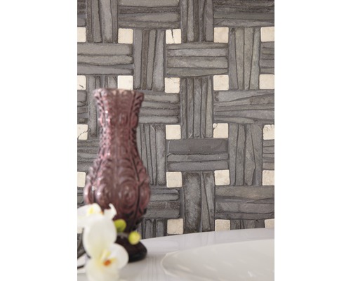 Mosaikfliesen mit Flechtmuster im Badezimmer