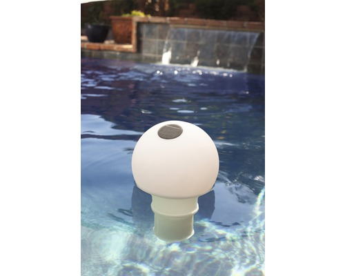 Schwimmende Solarleuchte im Pool