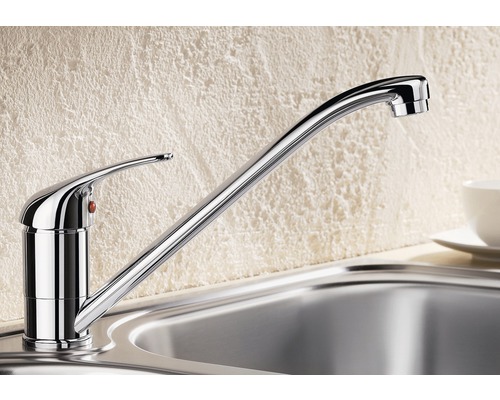 Küchenarmatur aus Chrom in Spüle