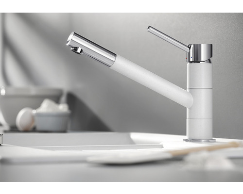 Küchenarmatur mit Auslauf und Bedienhebel