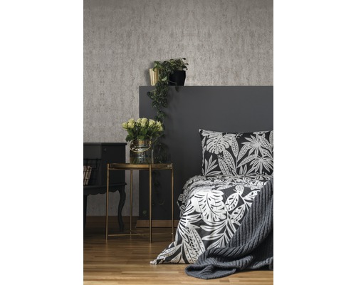 Chambre avec lit, table de chevet et décoration