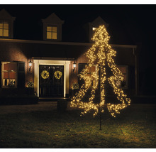 Sapin de Noël LED lumineux dans le jardin devant une maison