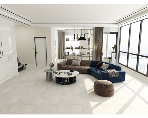 Salon moderne avec canapé d''angle, table basse et grande fenêtre