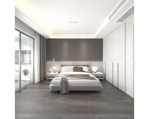 Modernes Schlafzimmer mit Bett, Nachttischen und Schiebetüren