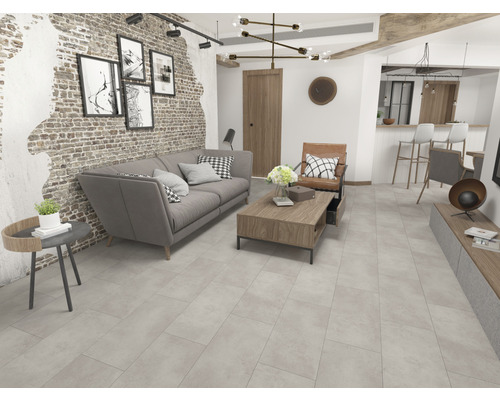 Salon avec canapé, table basse et carrelage