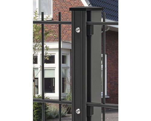 Poteau de clôture métallique pour clôture en treillis soudé