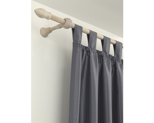 Gardinenstange mit Schlaufenaufhängung und grauer Gardine