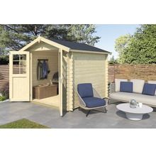 Scène de jardin avec abri de jardin en bois ouvert, sièges et barbecue