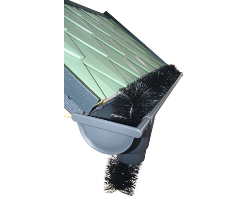Dachrinne mit Dachrinnenbürste zum Schutz vor Laub und Schmutz