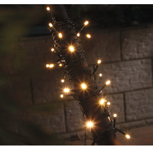 LED-Lichterkette um einen Pfosten gewickelt