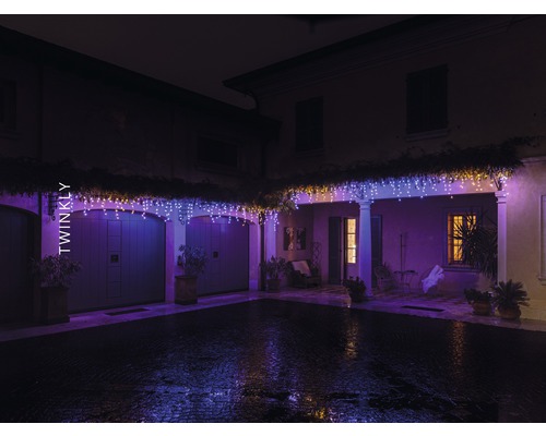 Façade de maison avec guirlande lumineuse Twinkly pour la décoration
