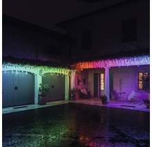 Façade de maison avec guirlande lumineuse LED comme éclairage de fête