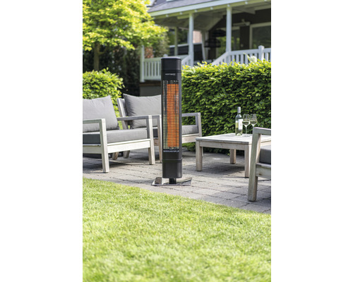 Terrasse avec radiateur de terrasse et mobilier de jardin