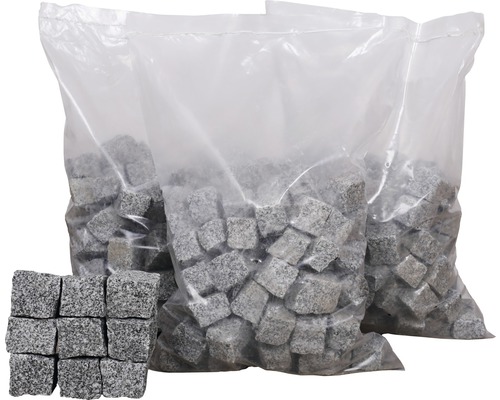 Trois sacs de pavés en granit