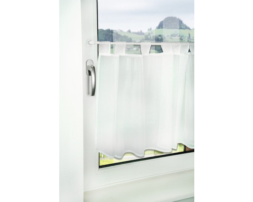 Fenster mit Bistrogardine und Fenstergriff