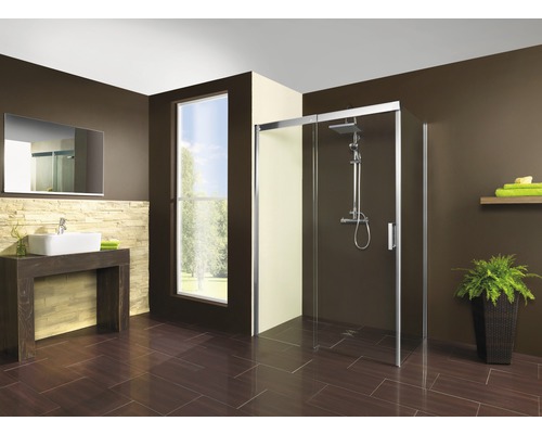Salle de bains avec douche, lavabo et miroir