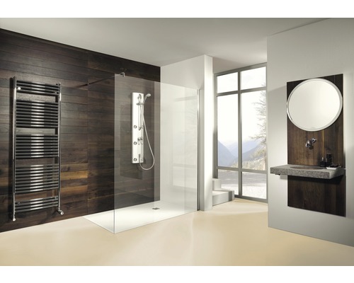 Salle de bain moderne avec douche, sèche-serviettes et lavabo