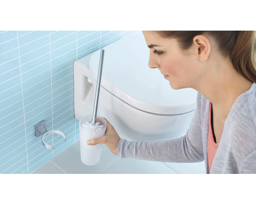 Szene im Badezimmer mit Toilettenbürste und Halterung
