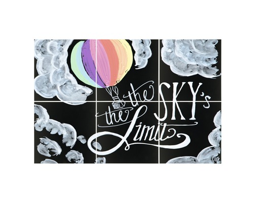 Carrelage avec l''inscription ''The sky is the limit'', montgolfière et nuages