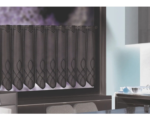 Panneau de rideau avec suspension à boucles et motif décoratif devant la fenêtre