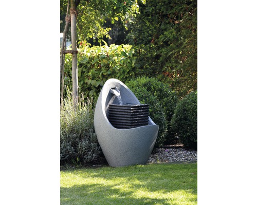 Jardin avec fontaine cascade en pierre