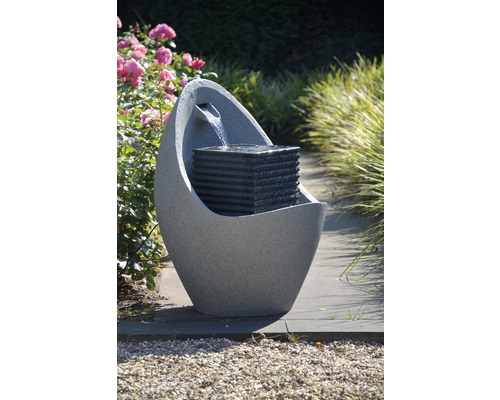 Fontaine de jardin avec jeux d''eau et design moderne