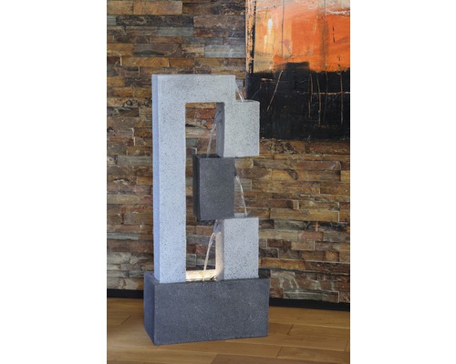 Dekorativer Zimmerbrunnen aus Beton mit Wasserspiel