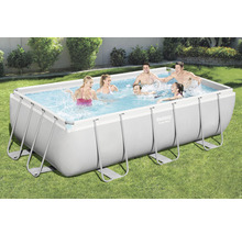 Rechteckiger Bestway Pool mit Familie im Garten