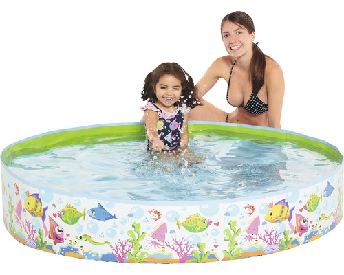 Piscine pour enfants avec motif de poissons et deux personnes