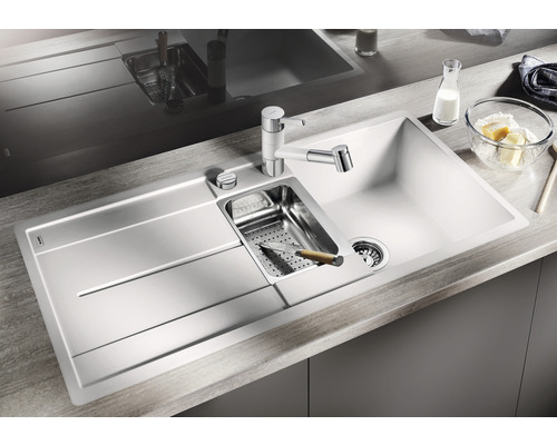 Évier avec égouttoir, lavabo et robinet