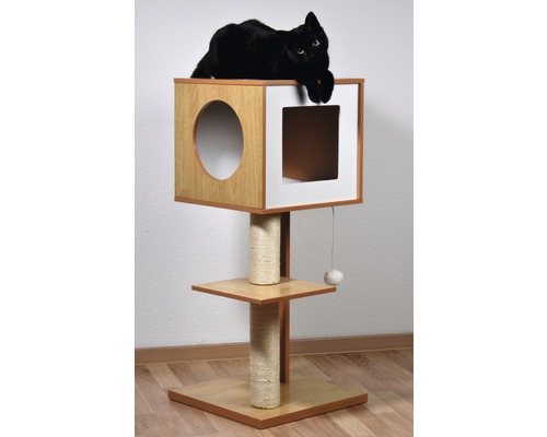 Arbre à chat avec surfaces de couchage et poteaux à gratter