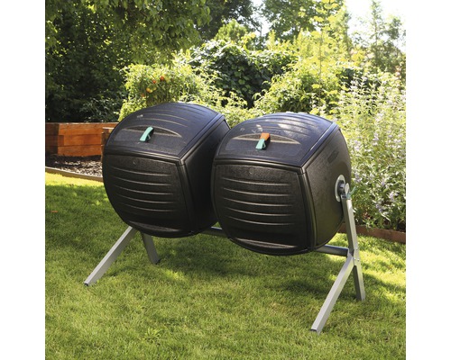 Double silo de compostage 380 litres avec châssis en acier Double tambour à compost en plastique sur un cadre métallique dans le jardin.