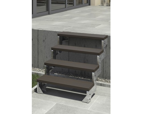 Escalier extérieur à quatre marches avec cadre métallique