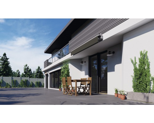 Extérieur d''une maison moderne avec terrasse, mobilier de jardin et store