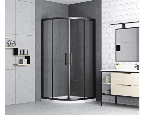 Badezimmer Szene mit Eckeinstiegsdusche mit schwarzem Rahmen