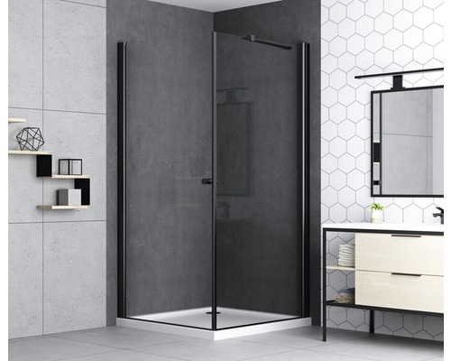 Eckdusche mit schwarzem Rahmen und transparenter Glaswand in einem Badezimmer