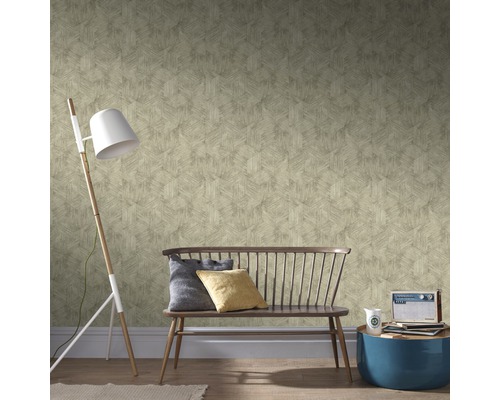 Pièce avec papier peint à motifs, lampadaire et banc en bois